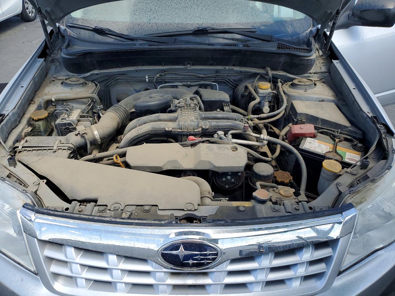 2011 Subaru Forester 2.5x Silver vin: JF2SHABC9BH748024