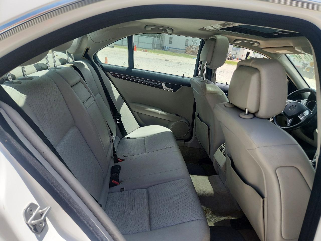 2013 Mercedes-benz C 250 White vin: WDDGF4HBXDR283587