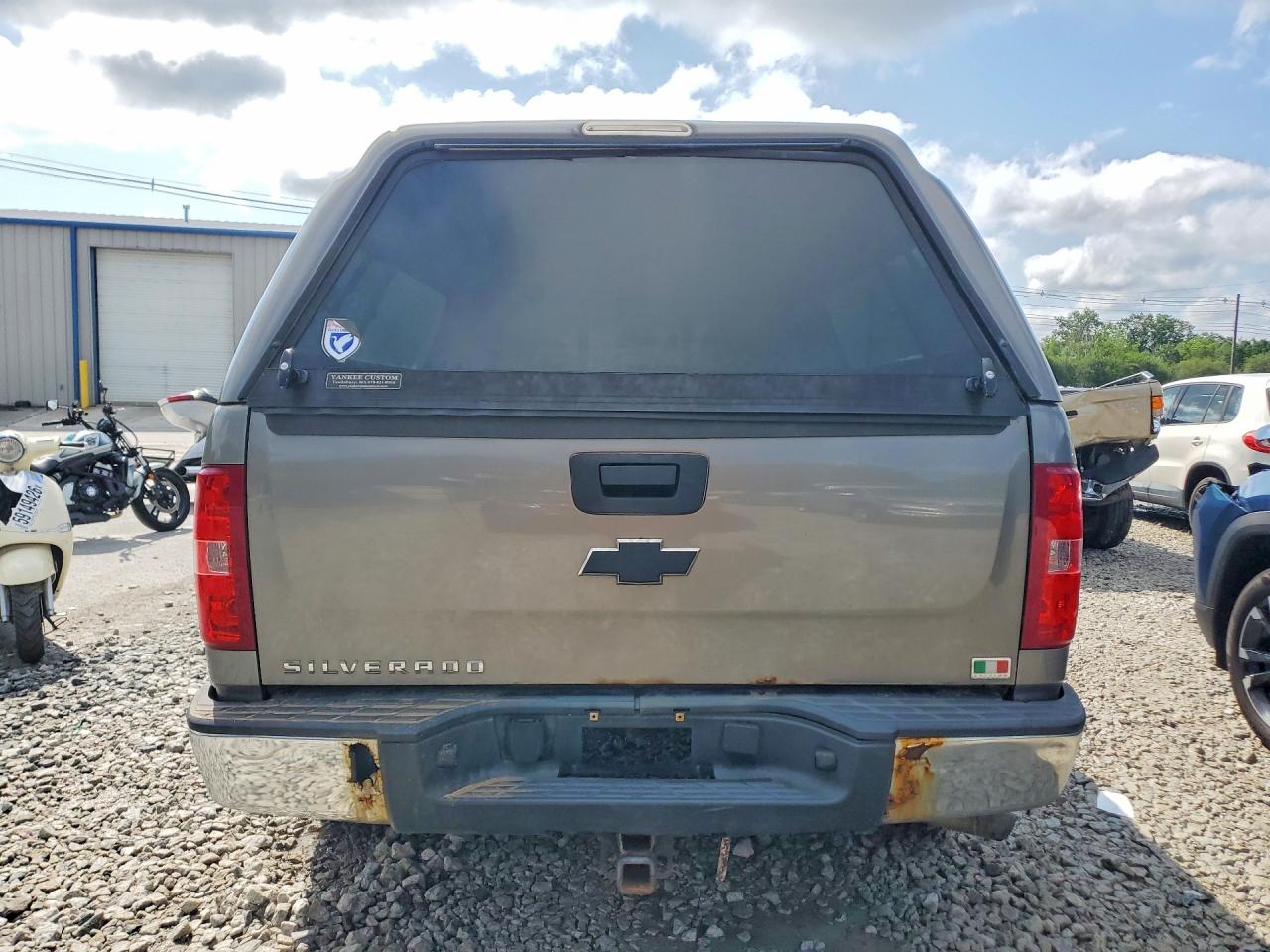 2009 Chevrolet Silverado K1500 White vin: 1GCEK19C29Z167164