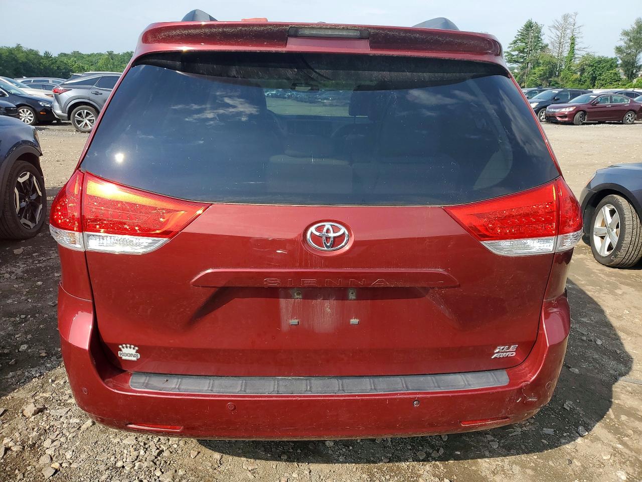 2013 Toyota Sienna Xle 7-passenger Maroon vin: 5TDDK3DC0DS059294