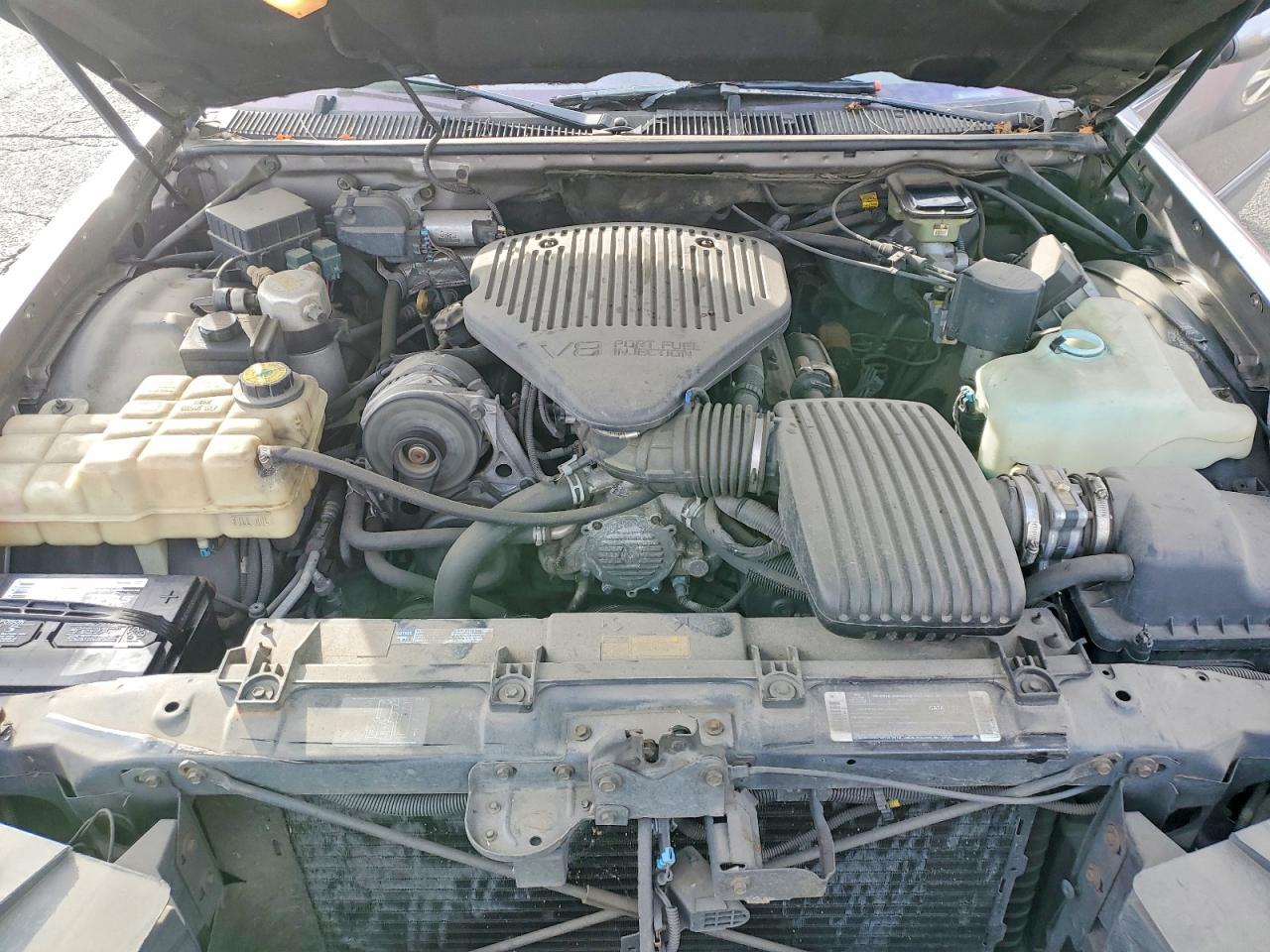 1995 Cadillac Fleetwood Base Silver vin: 1G6DW52P3SR714391