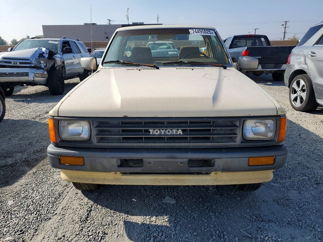 1987 Toyota Pickup 1/2 Ton Rn50 Beige vin: JT4RN50R6H0243540
