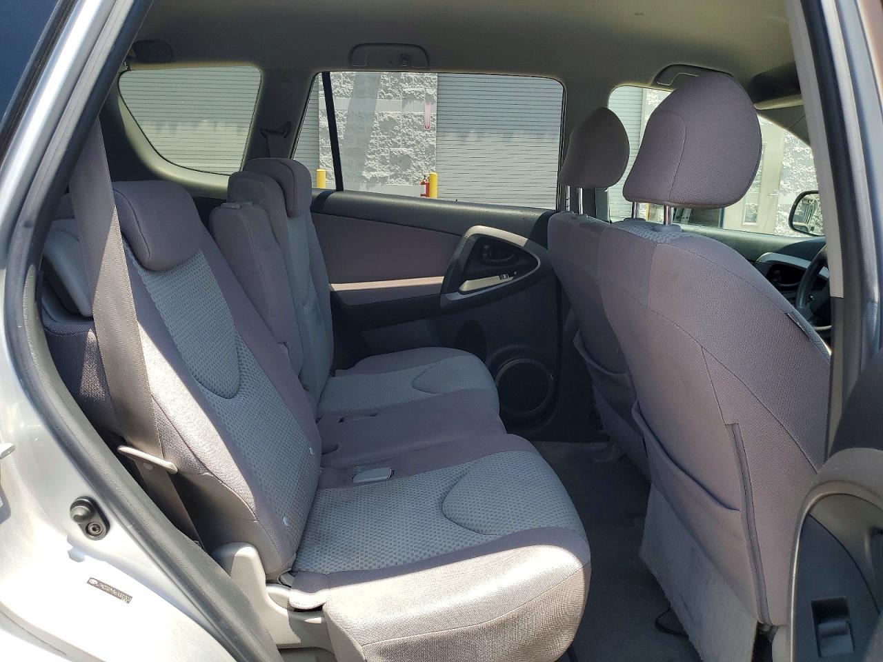 2006 Toyota Rav4 Base Silver vin: JTMZD33V565000303