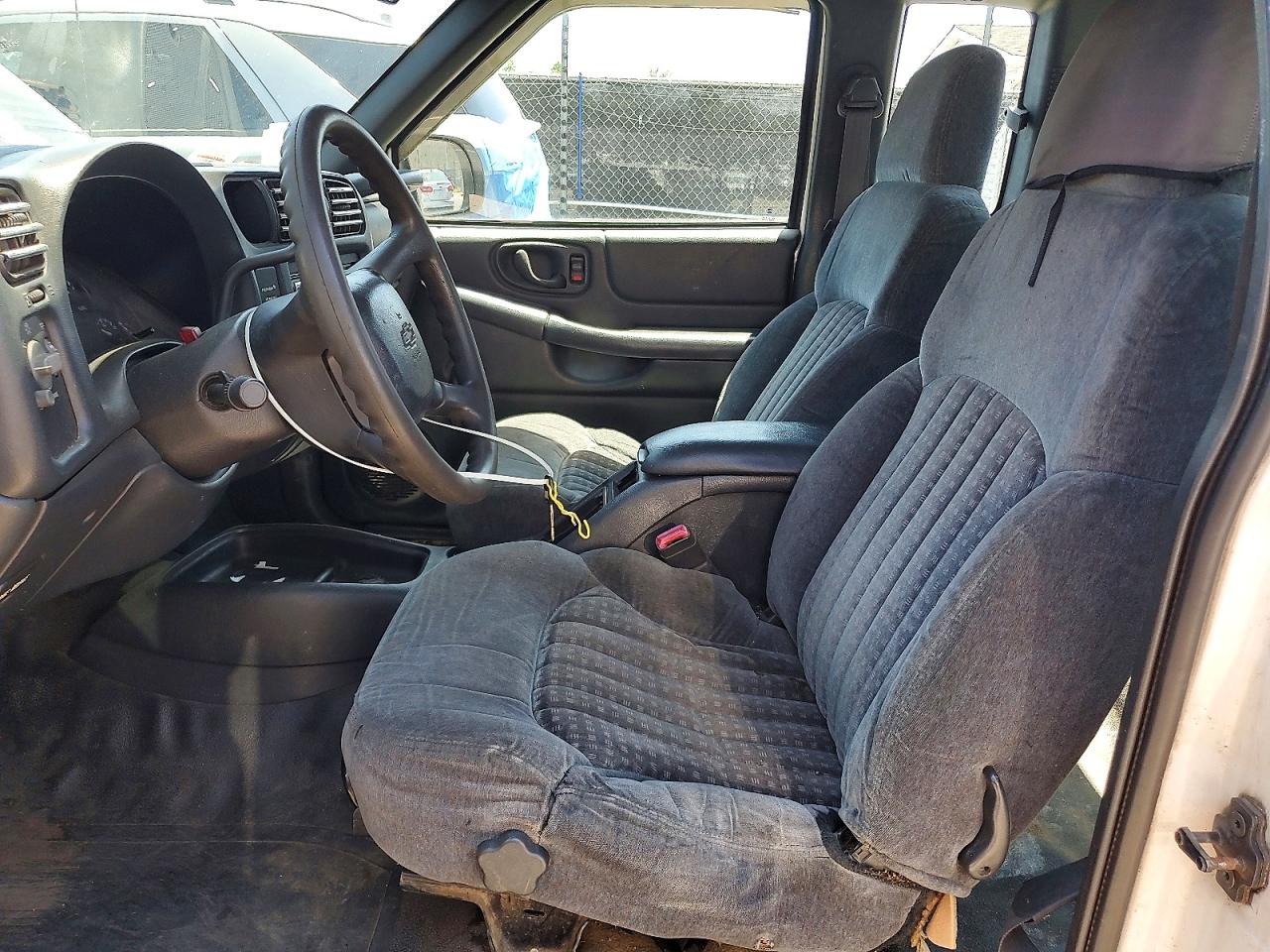 2000 Chevrolet S Truck S10 White vin: 1GCCS1951YK290809