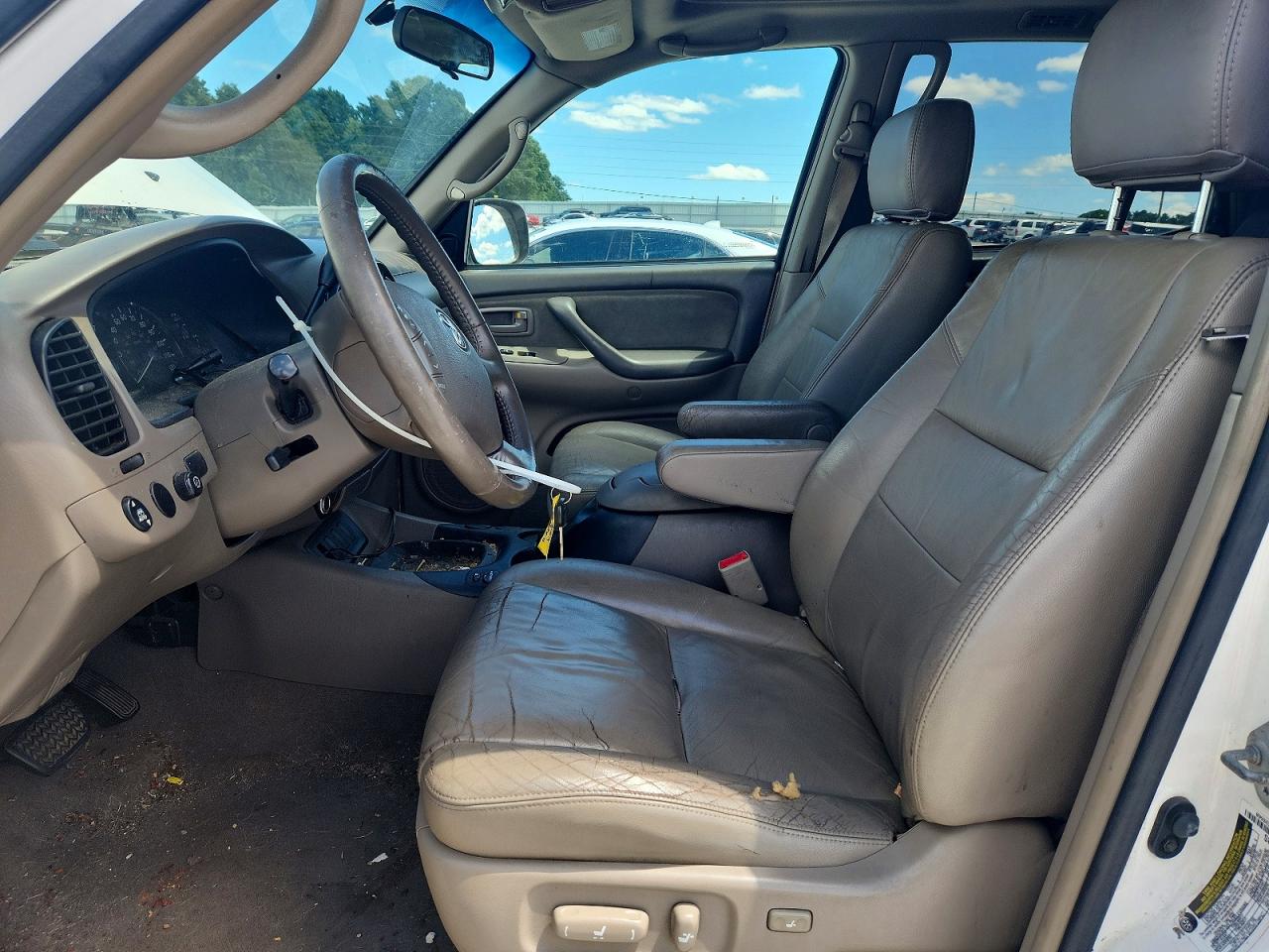 2005 Toyota Sequoia Sr5 White vin: 5TDZT34A45S260604