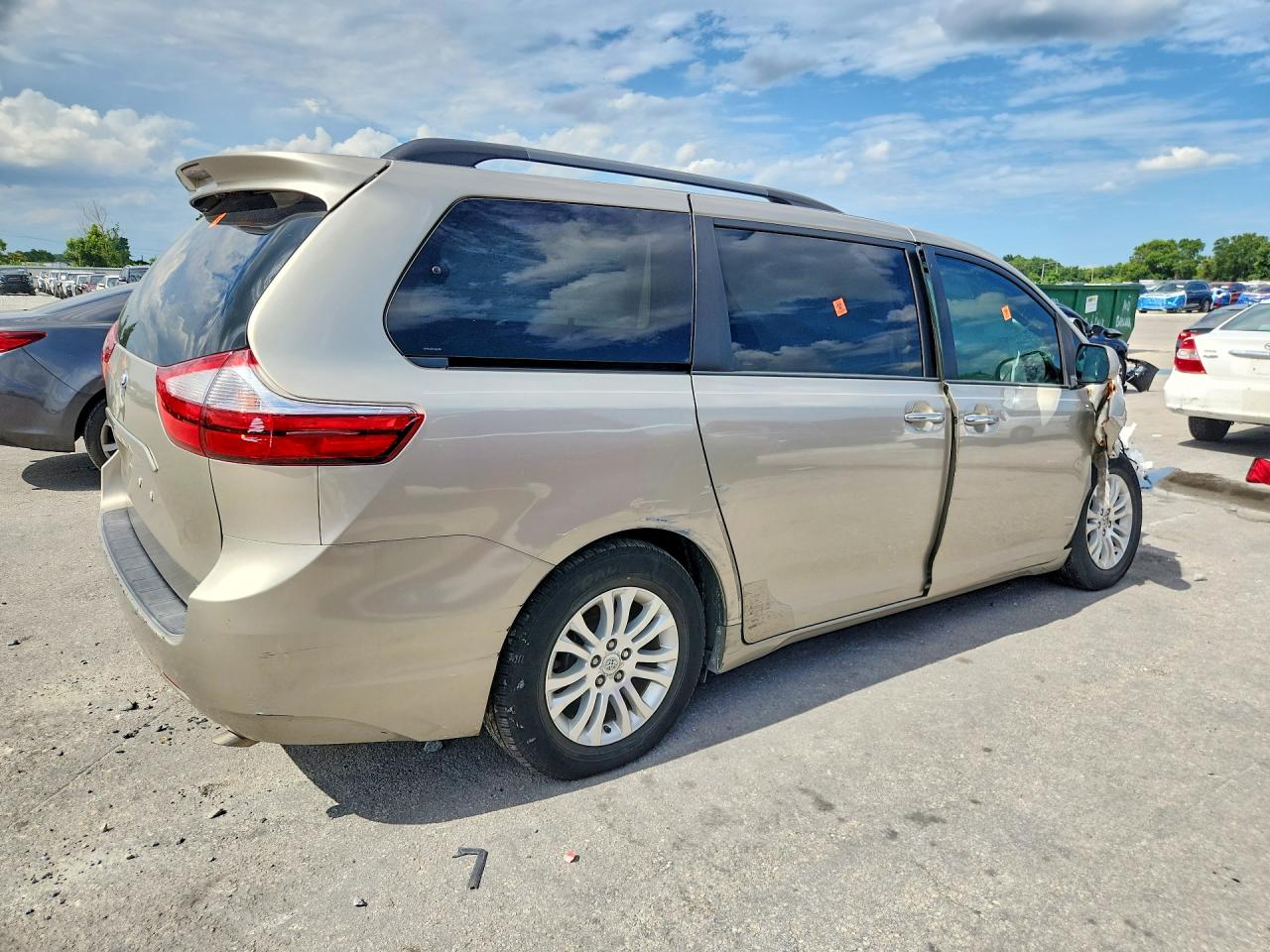 2015 Toyota Sienna Xle 8-passenger Tan vin: 5TDYK3DC9FS662099