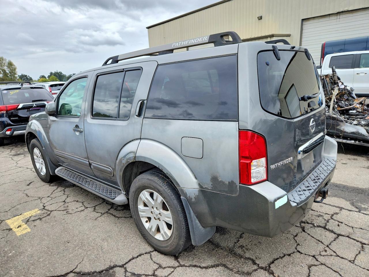 2005 Nissan Pathfinder Xe Gray vin: 5N1AR18W55C734045