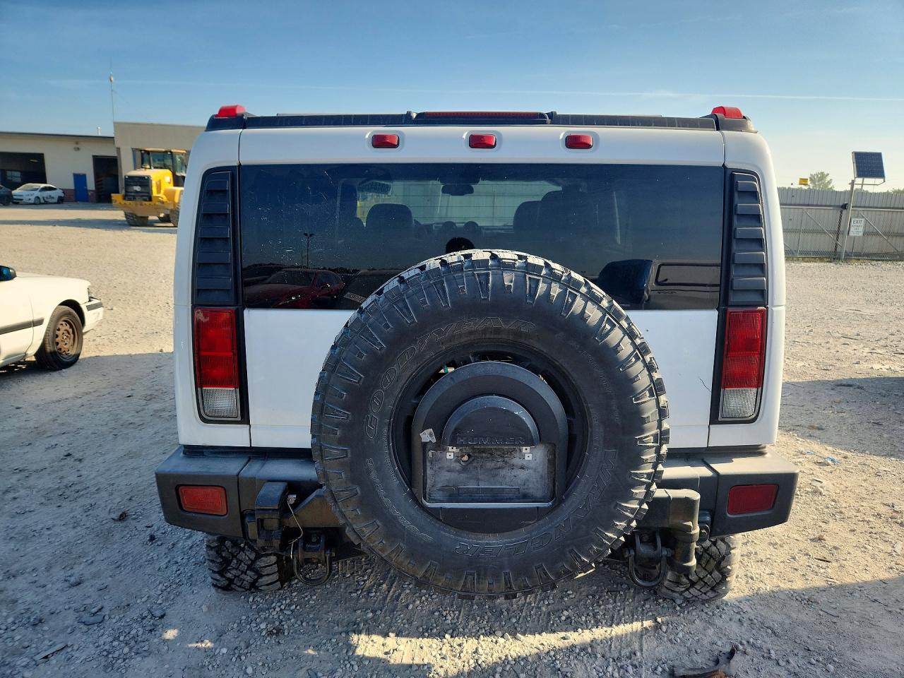 2007 Hummer H2 White vin: 5GRGN23U17H100516
