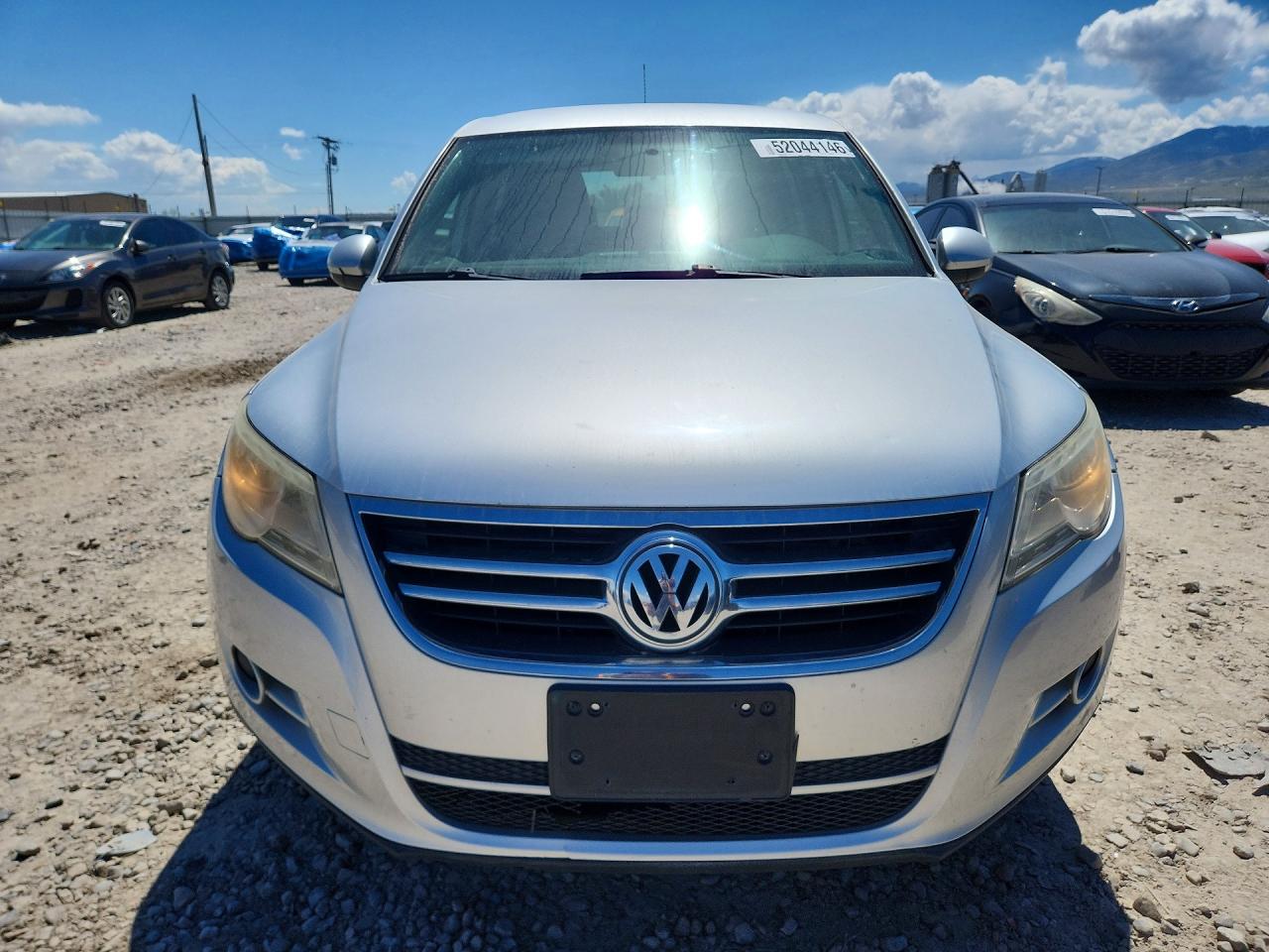2010 Volkswagen Tiguan Se Silver vin: WVGBV7AX6AW523838