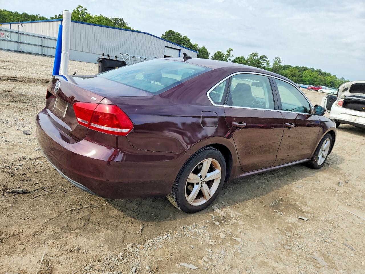 2013 Volkswagen Passat Se Maroon vin: 1VWBP7A30DC018988