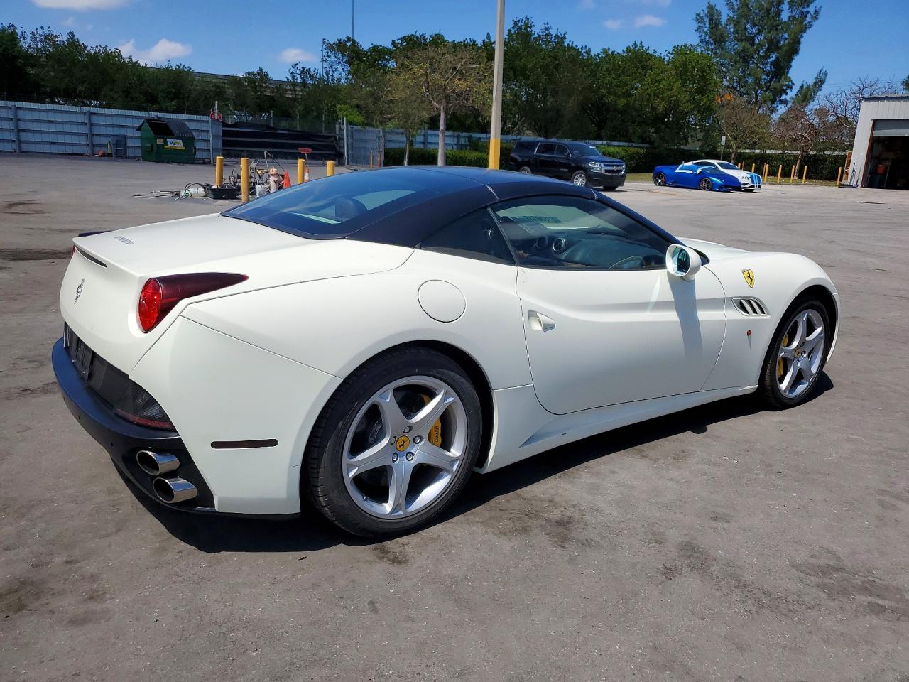 2011 Ferrari California White vin: ZFF65LJA3B0178624