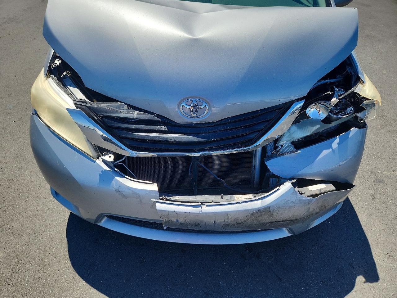 2012 Toyota Sienna Le Silver vin: 5TDKK3DC0CS188576