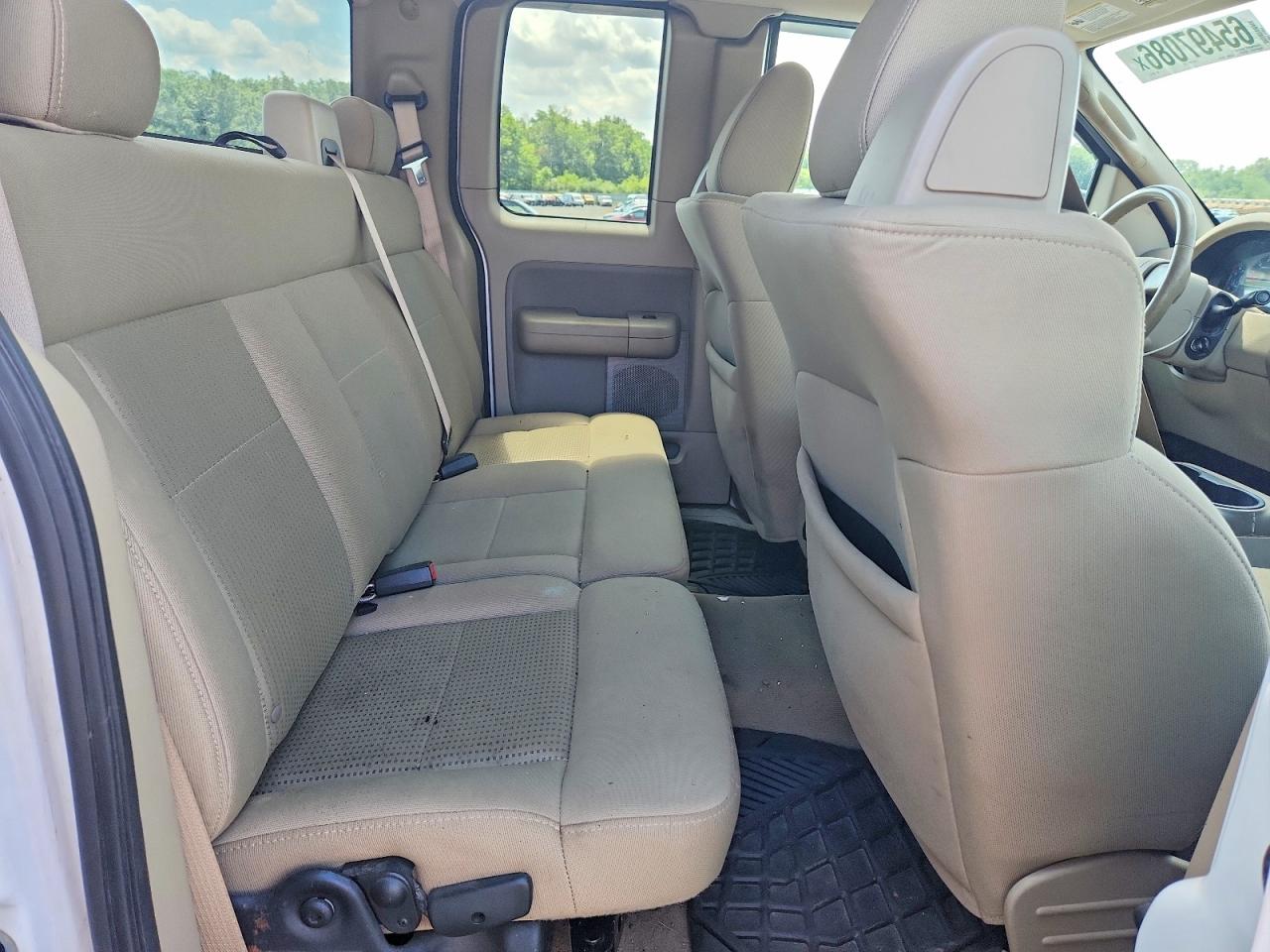 2008 Ford F150 White vin: 1FTPX04518KC28752
