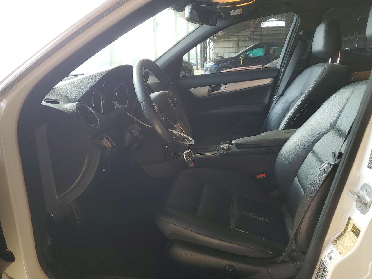 2012 Mercedes-benz C 250 Cream vin: WDDGF4HB4CR203540