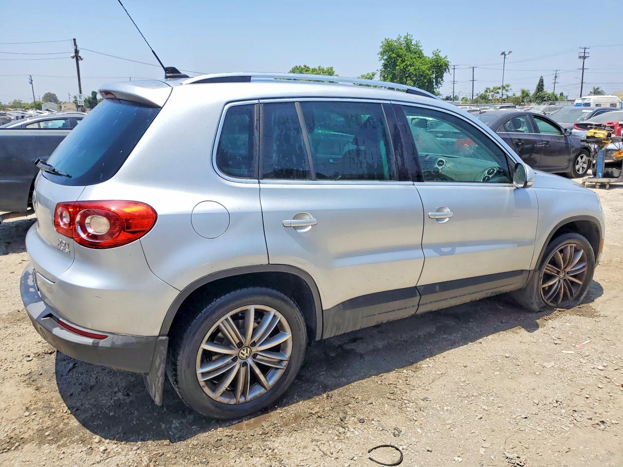 2011 Volkswagen Tiguan S Silver vin: WVGBV7AX5BW511908