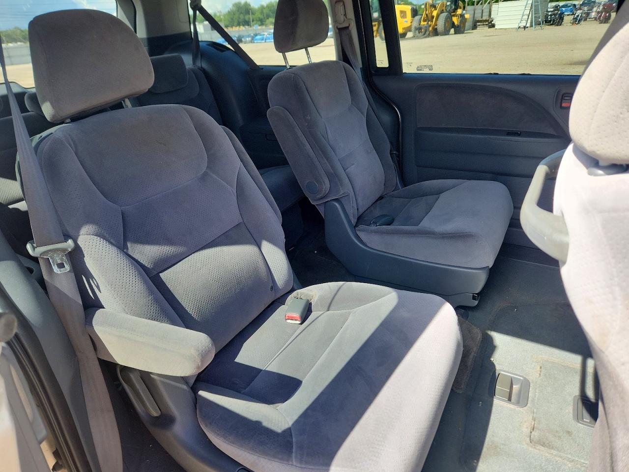 2006 Honda Odyssey Lx Silver vin: 5FNRL38216B094647