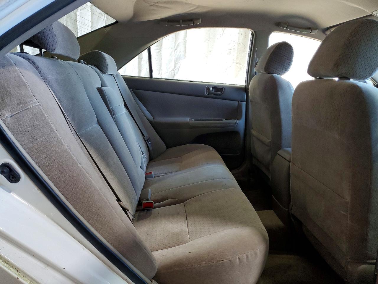 2002 Toyota Camry Le White vin: 4T1BE32K42U038266