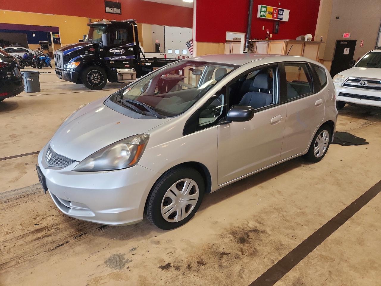 2011 Honda Fit Silver vin: JHMGE8H33BC008512