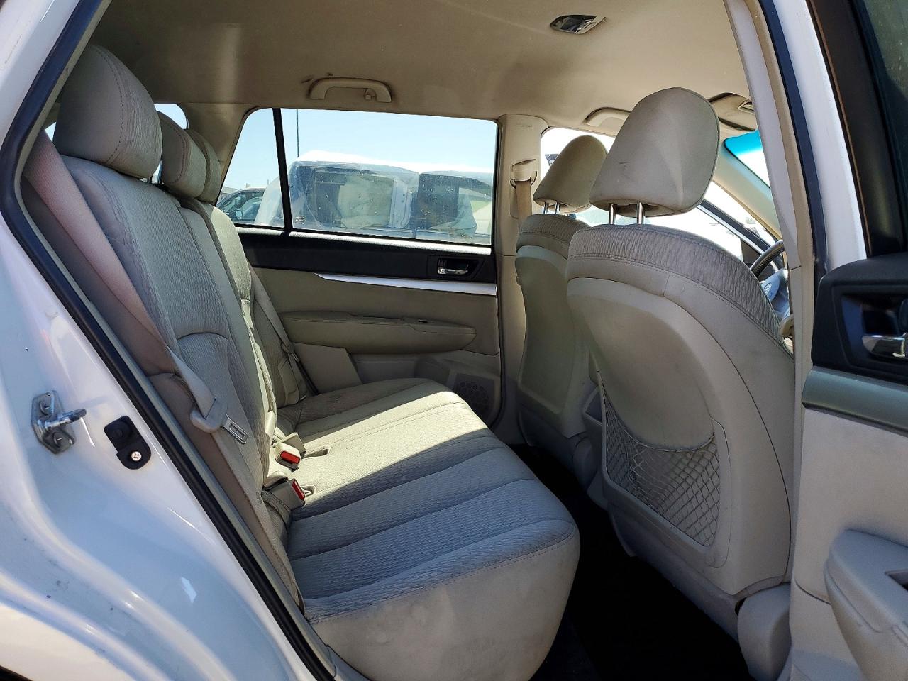 2012 Subaru Outback 2.5i Premium White vin: 4S4BRBCC4C3249982