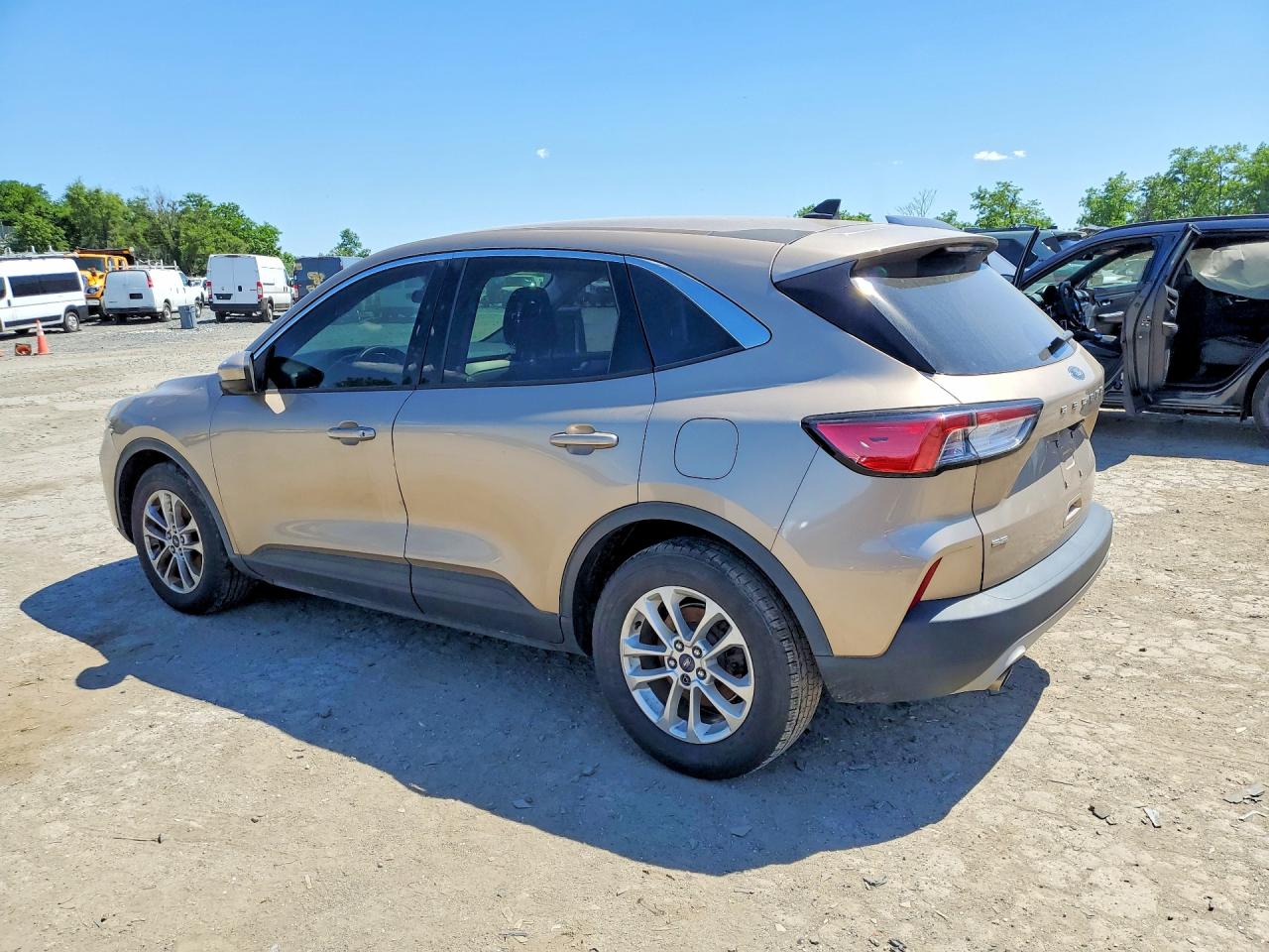 2021 Ford Escape Se Tan vin: 1FMCU0G61MUA14107