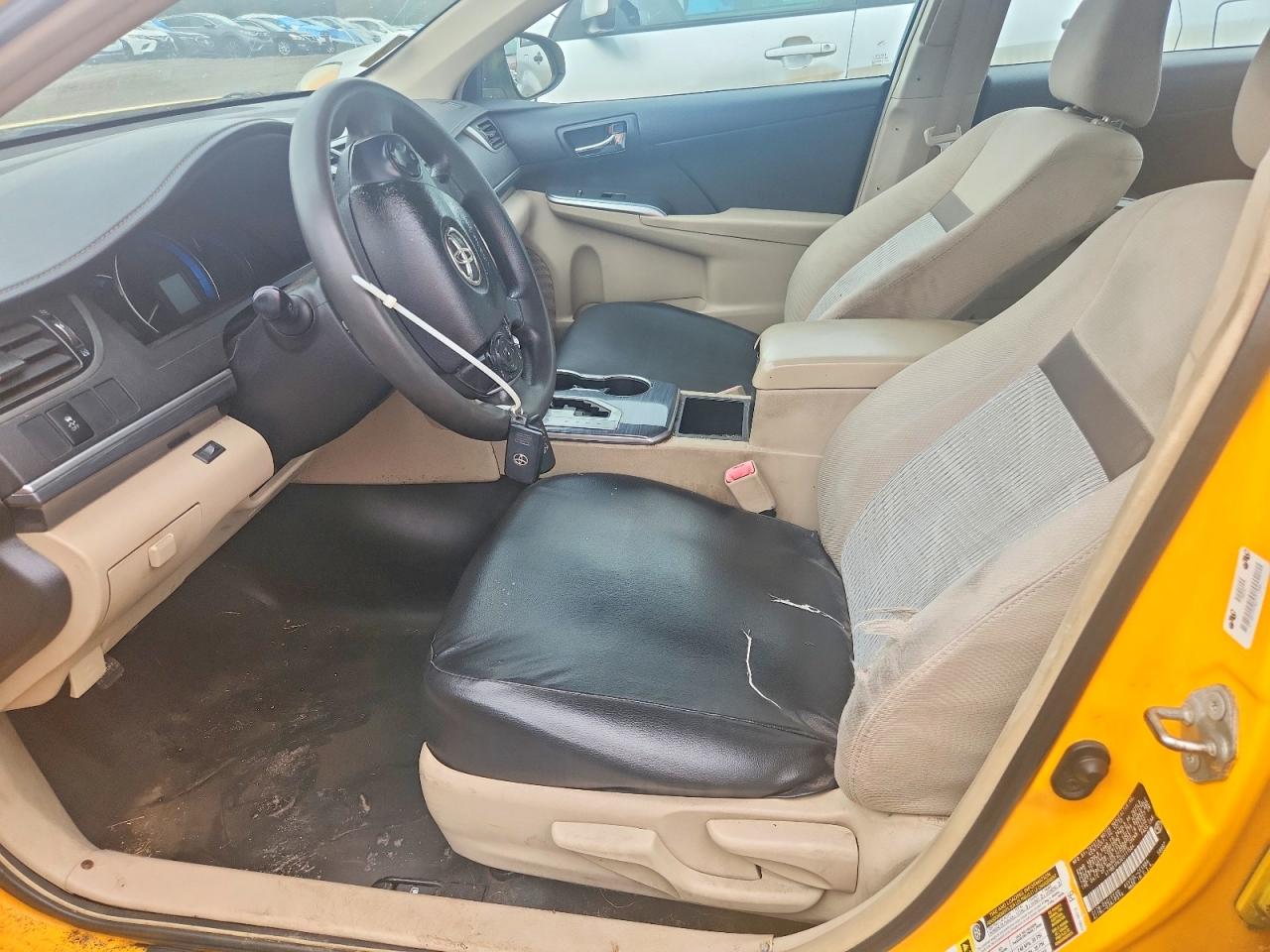 2014 Toyota Camry Hybrid Le Yellow vin: 4T1BD1FK3EU111584