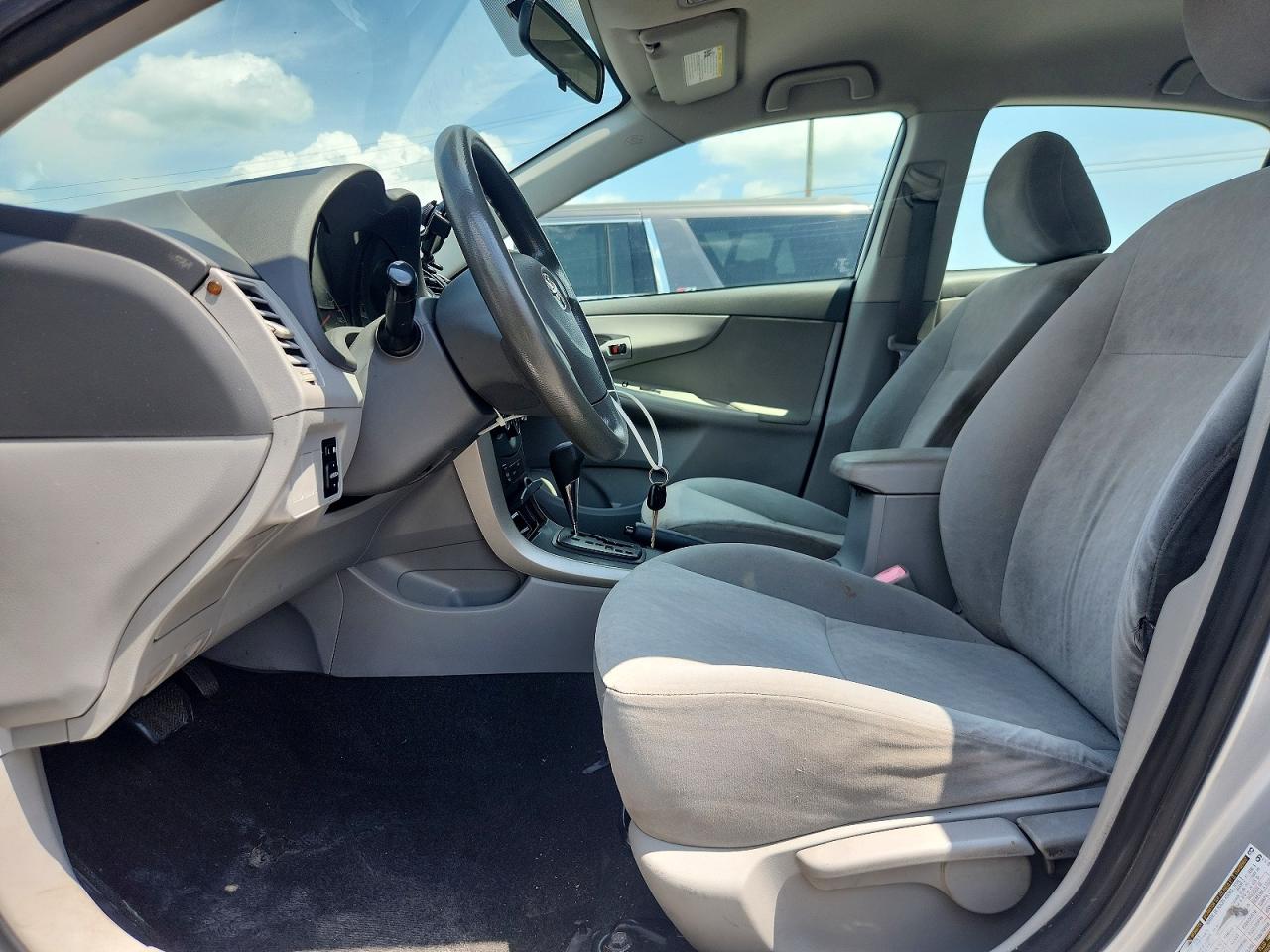 2009 Toyota Corolla Le Gray vin: JTDBL40E99J015137