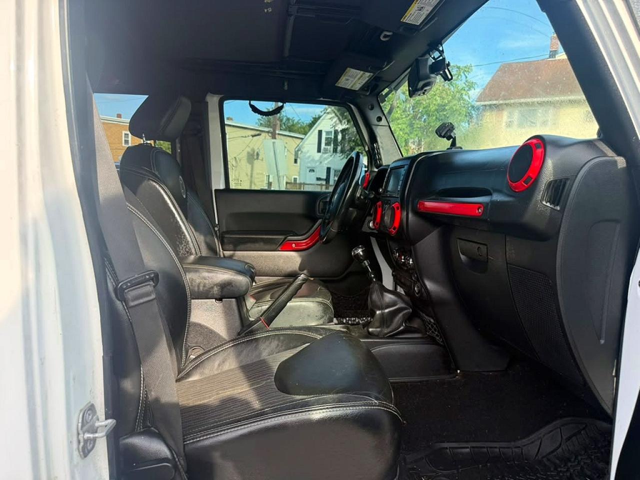 2014 Jeep Wrangler Unlimited Sport White vin: 1C4BJWDG7EL203909