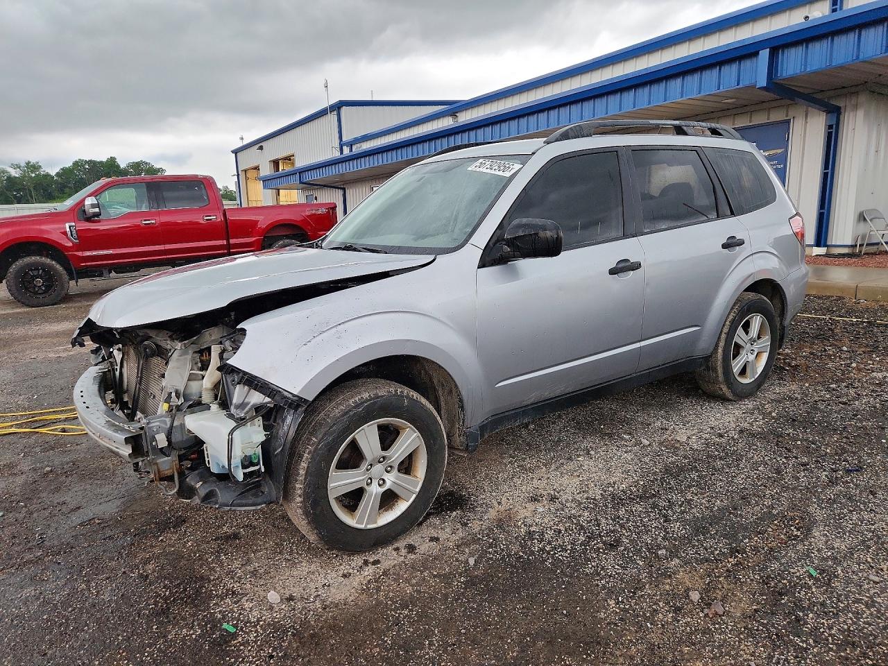 2013 Subaru Forester 2.5x Серебряный vin: JF2SHABC1DH410913