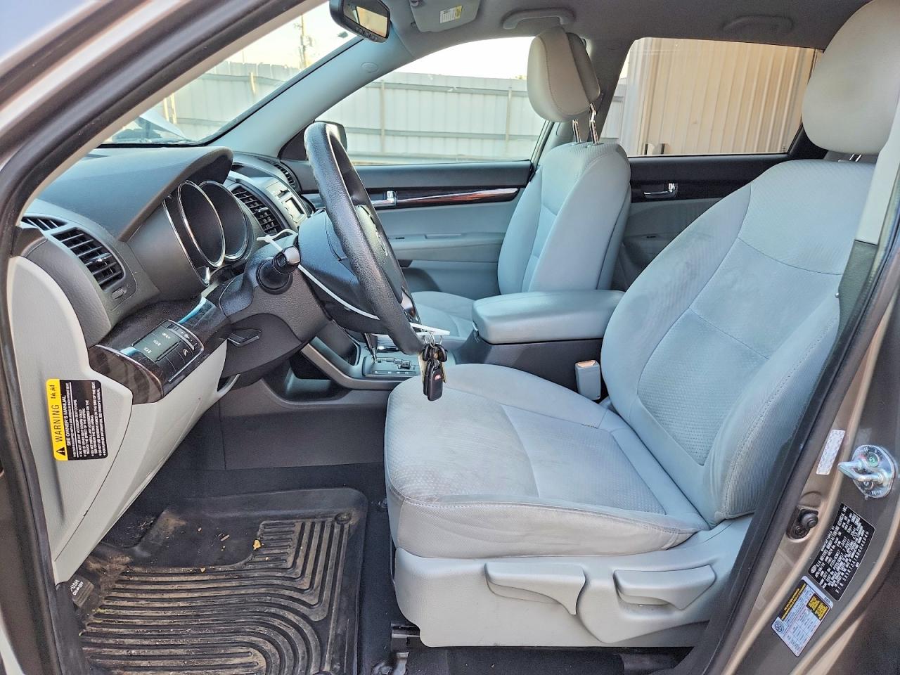 2011 Kia Sorento Lx Серебряный vin: 5XYKT3A18BG046049