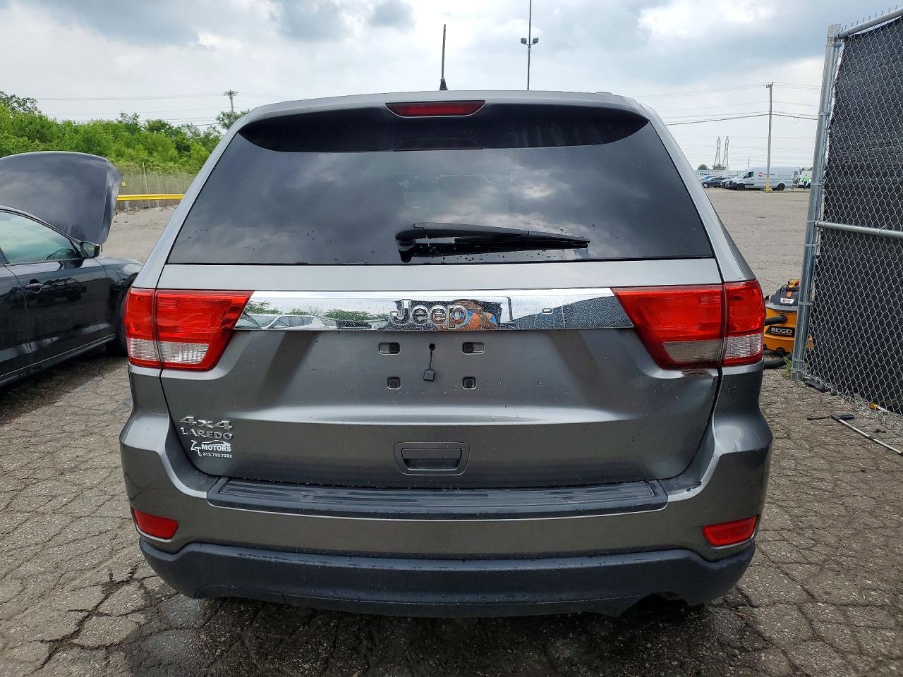 2013 Jeep Grand Cherokee Laredo Gray vin: 1C4RJFAG1DC612229