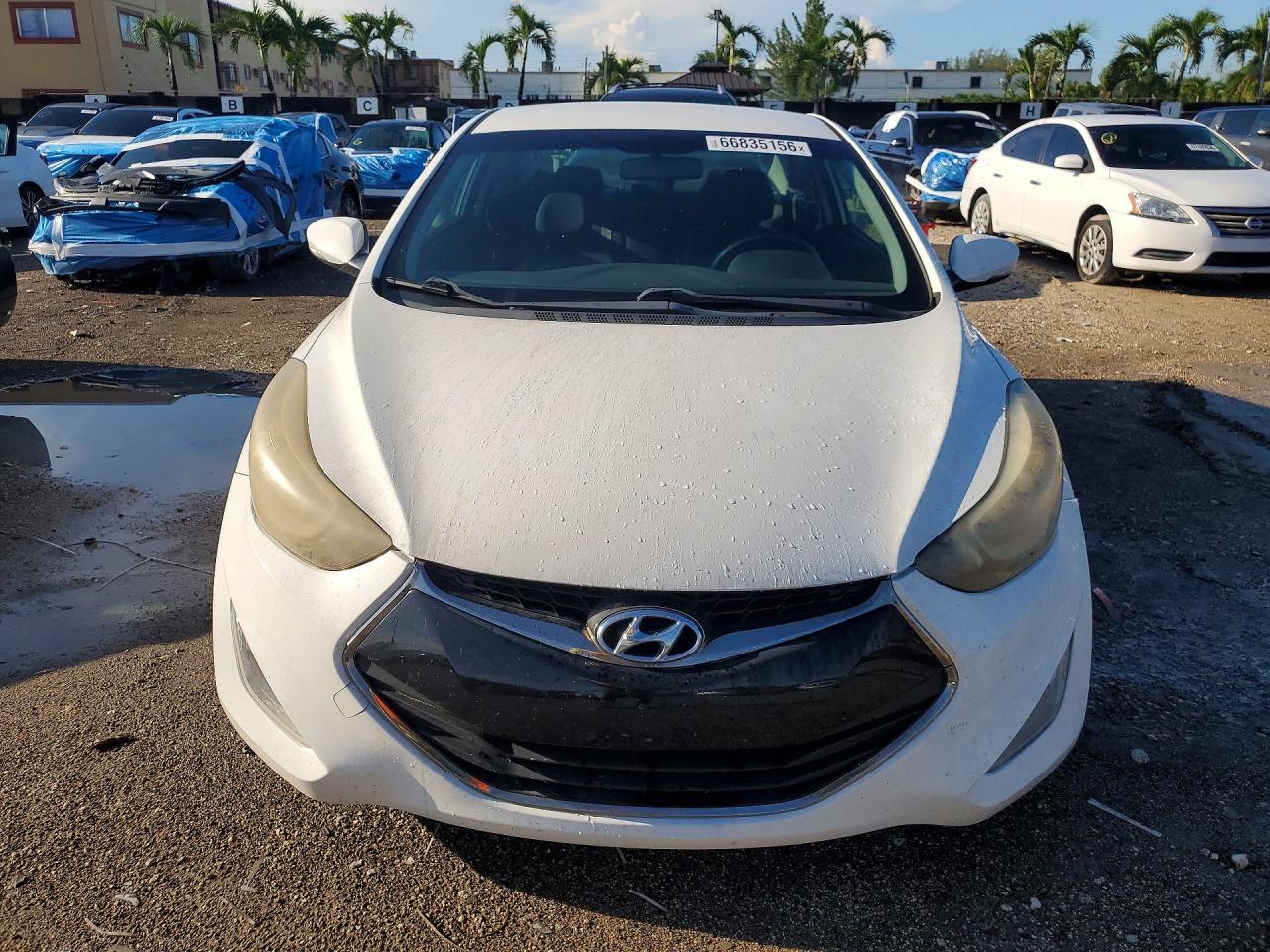 2014 Hyundai Elantra Coupe Base White vin: KMHDH6AH1EU026586
