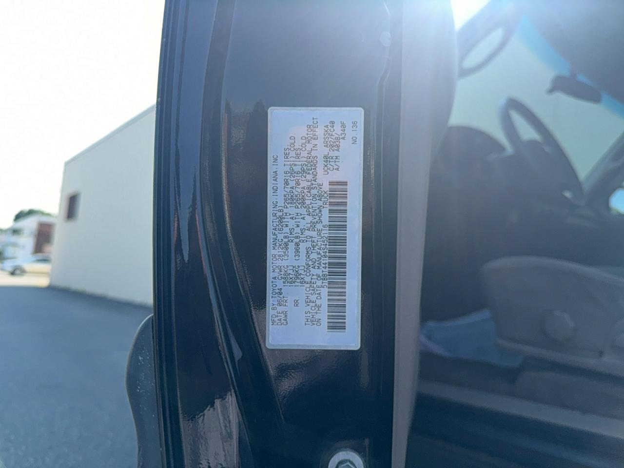 2004 Toyota Tundra Sr5 Black vin: 5TBBT44104S452116