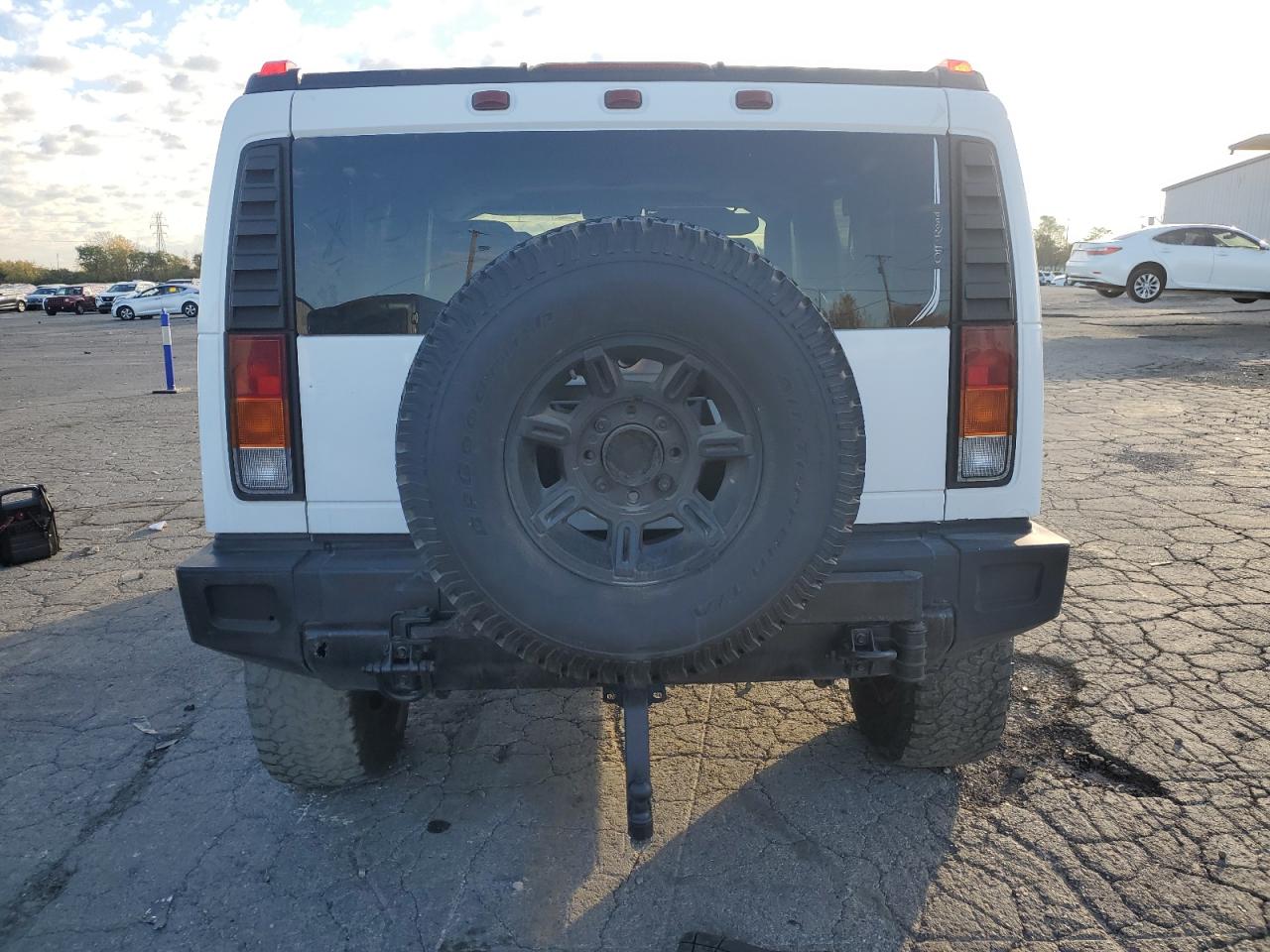 2004 Hummer H2 White vin: 5GRGN23U64H100670