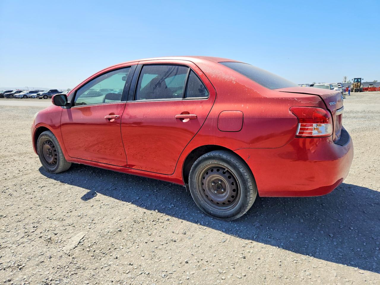 2009 Toyota Yaris Base Red vin: JTDBT903694046372