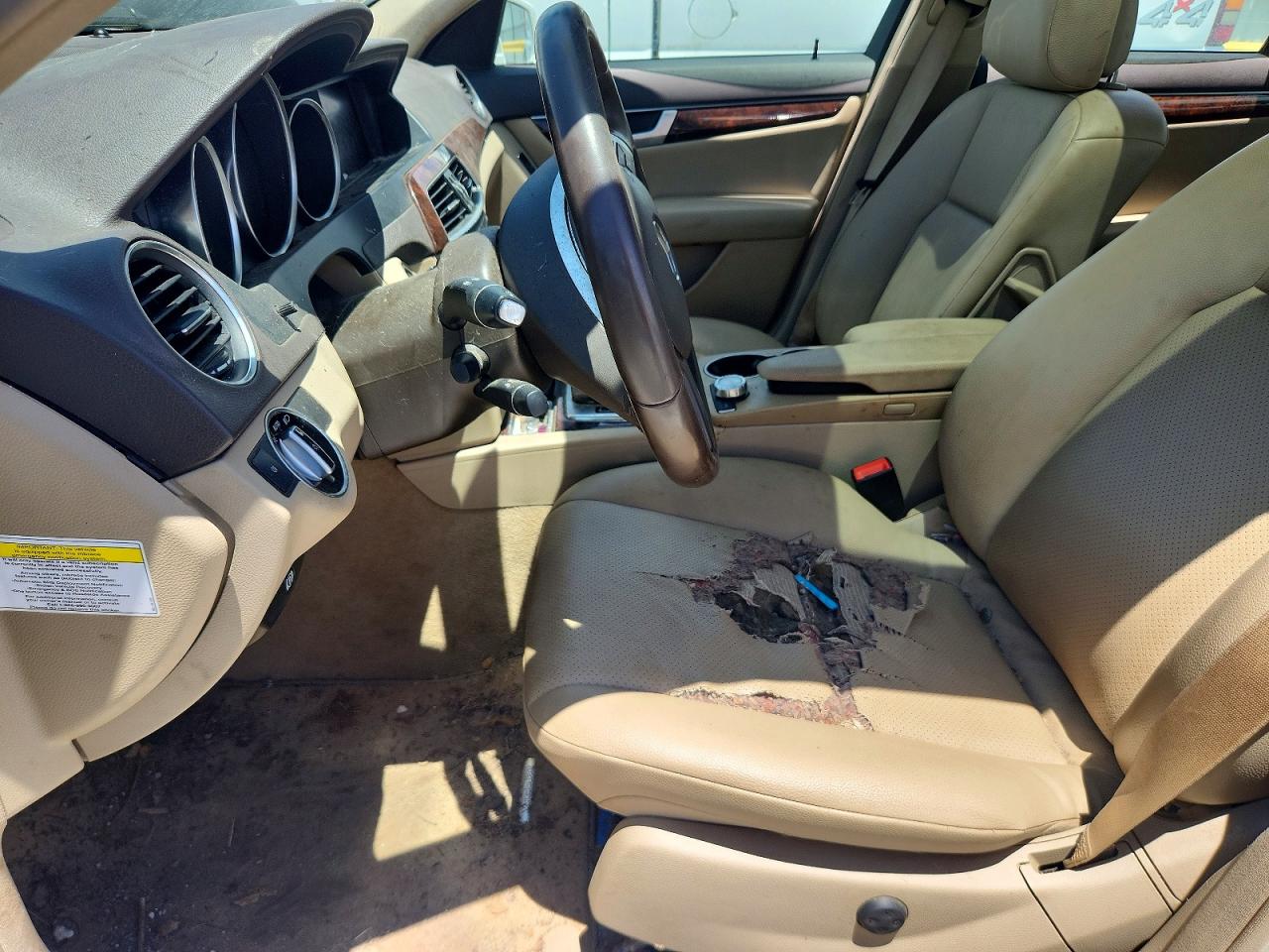 2013 Mercedes-benz C 250 White vin: WDDGF4HB4DA783145