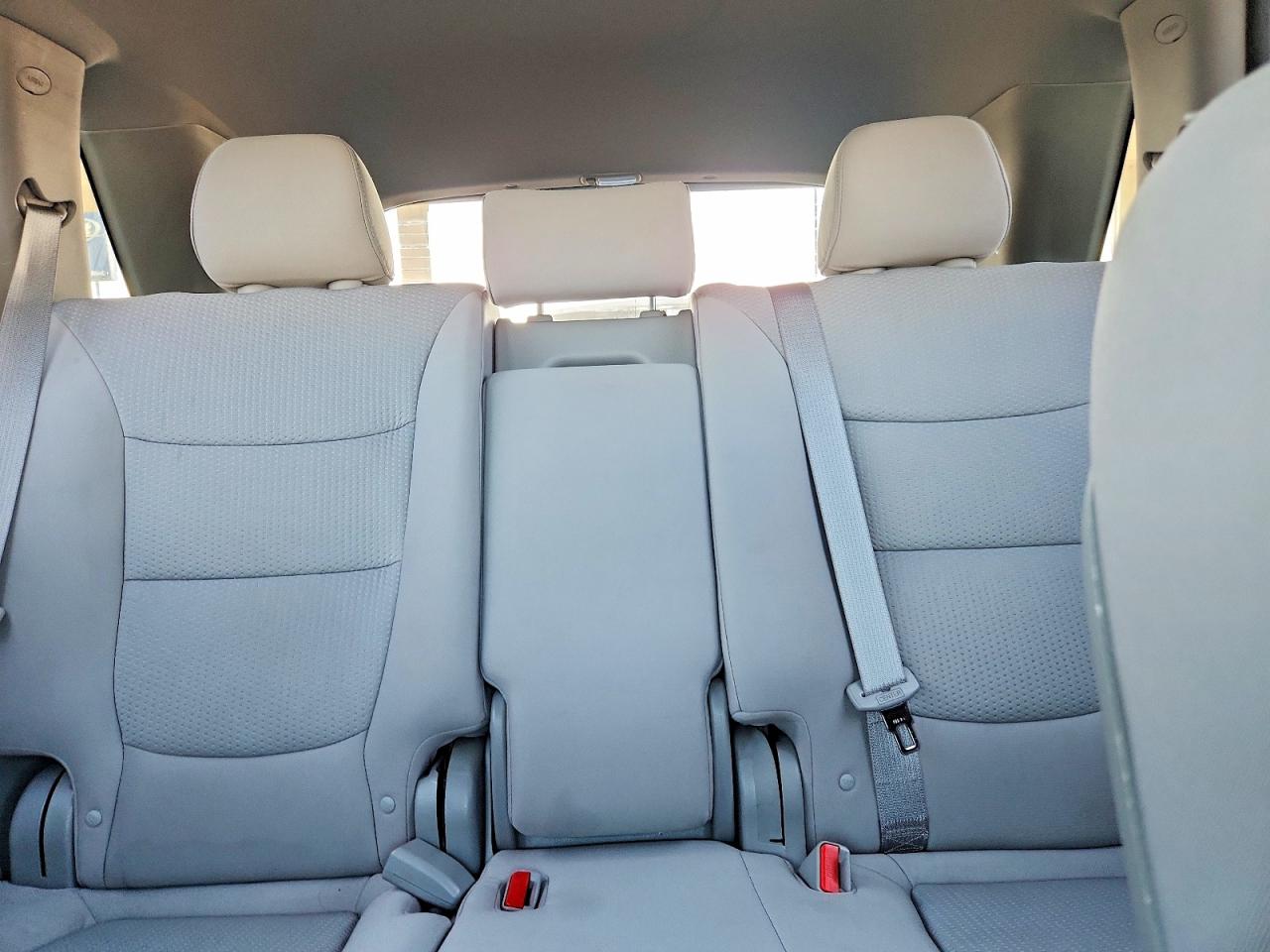 2011 Kia Sorento Lx Серебряный vin: 5XYKT3A18BG046049