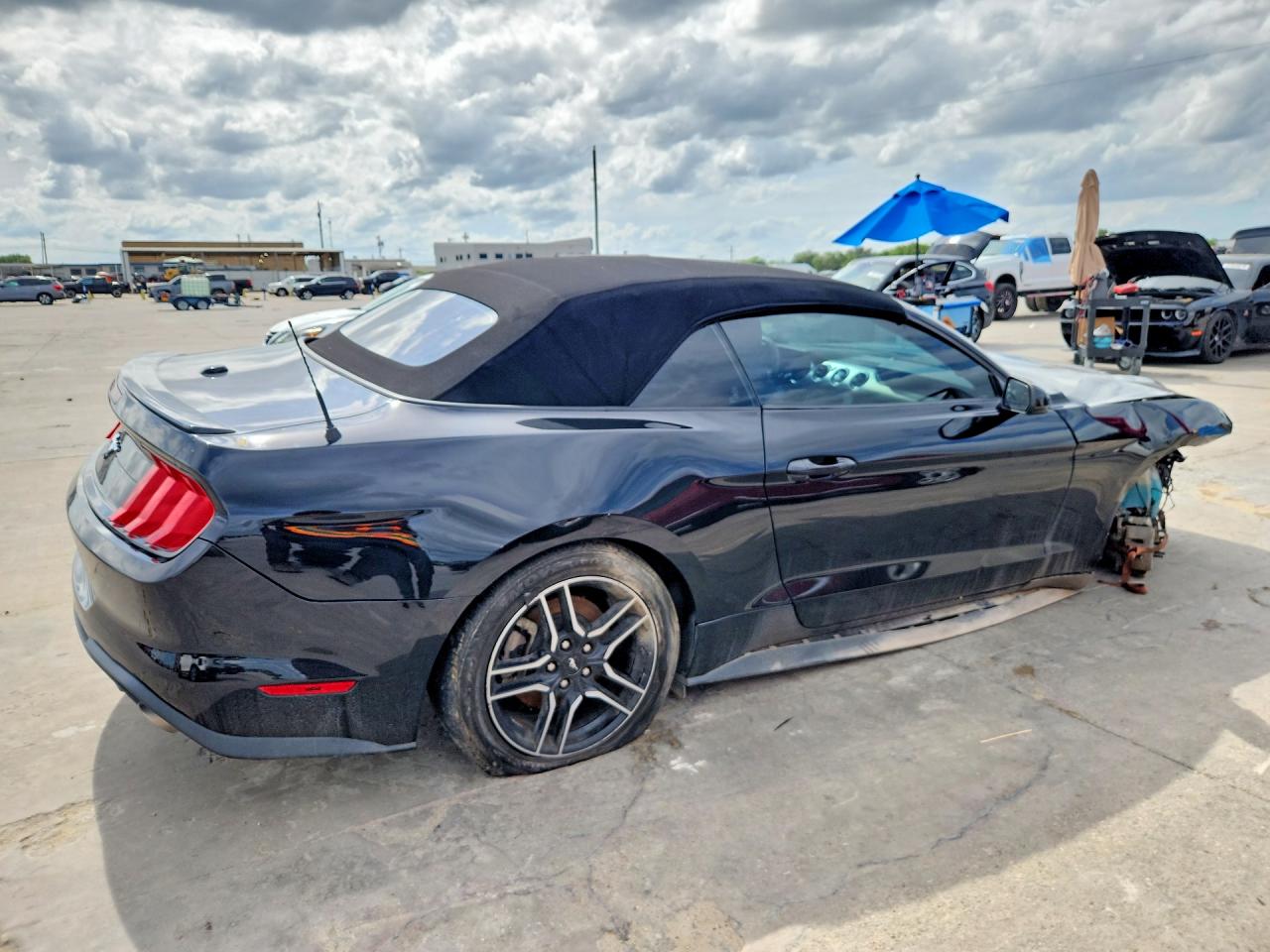 2022 Ford Mustang Black vin: 1FATP8UH7N5105397