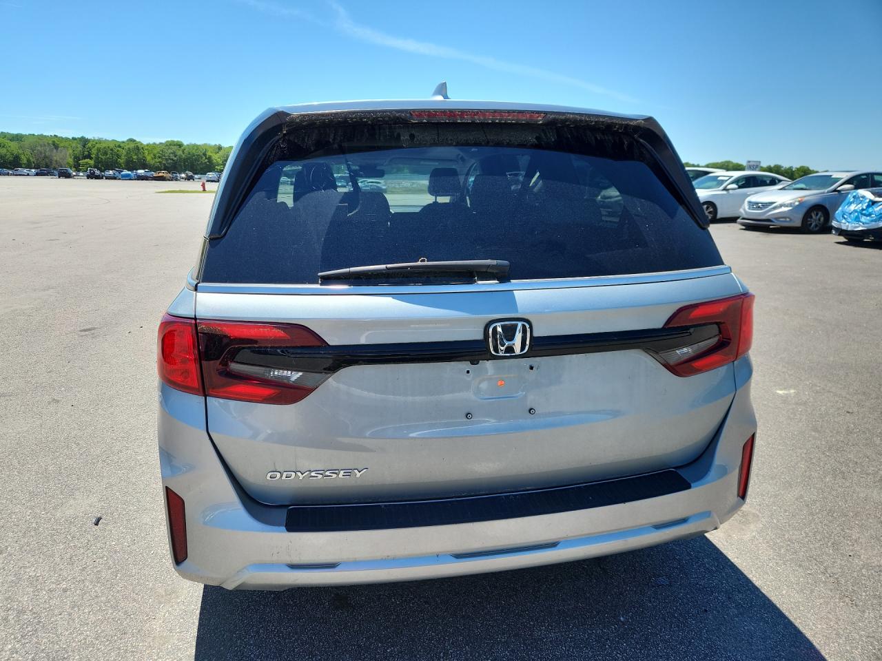 2025 Honda Odyssey Exl Серебряный vin: 5FNRL6H69SB071048 Damage: Rear Bumper, Multiple Scratches Heavy, 3