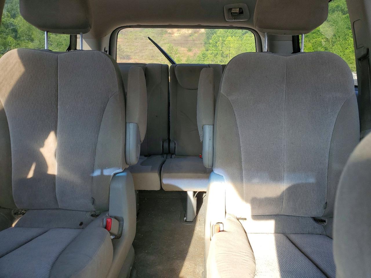 2014 Kia Sedona Lx Silver vin: KNDMG4C75E6538758