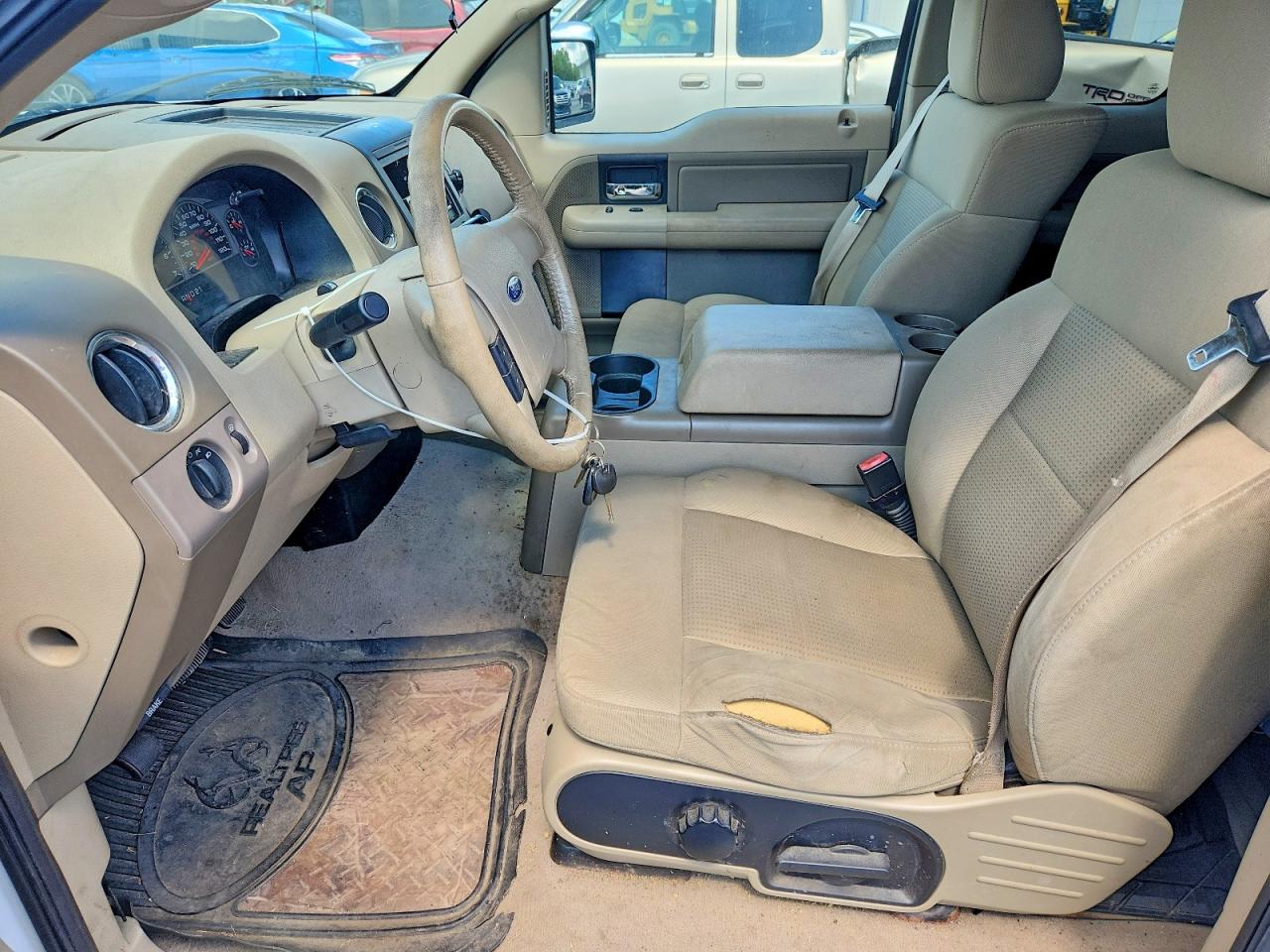2008 Ford F150 White vin: 1FTPX04518KC28752