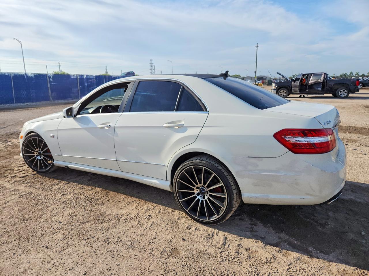 2012 Mercedes-benz E 350 Белый vin: WDDHF5KBXCA639679