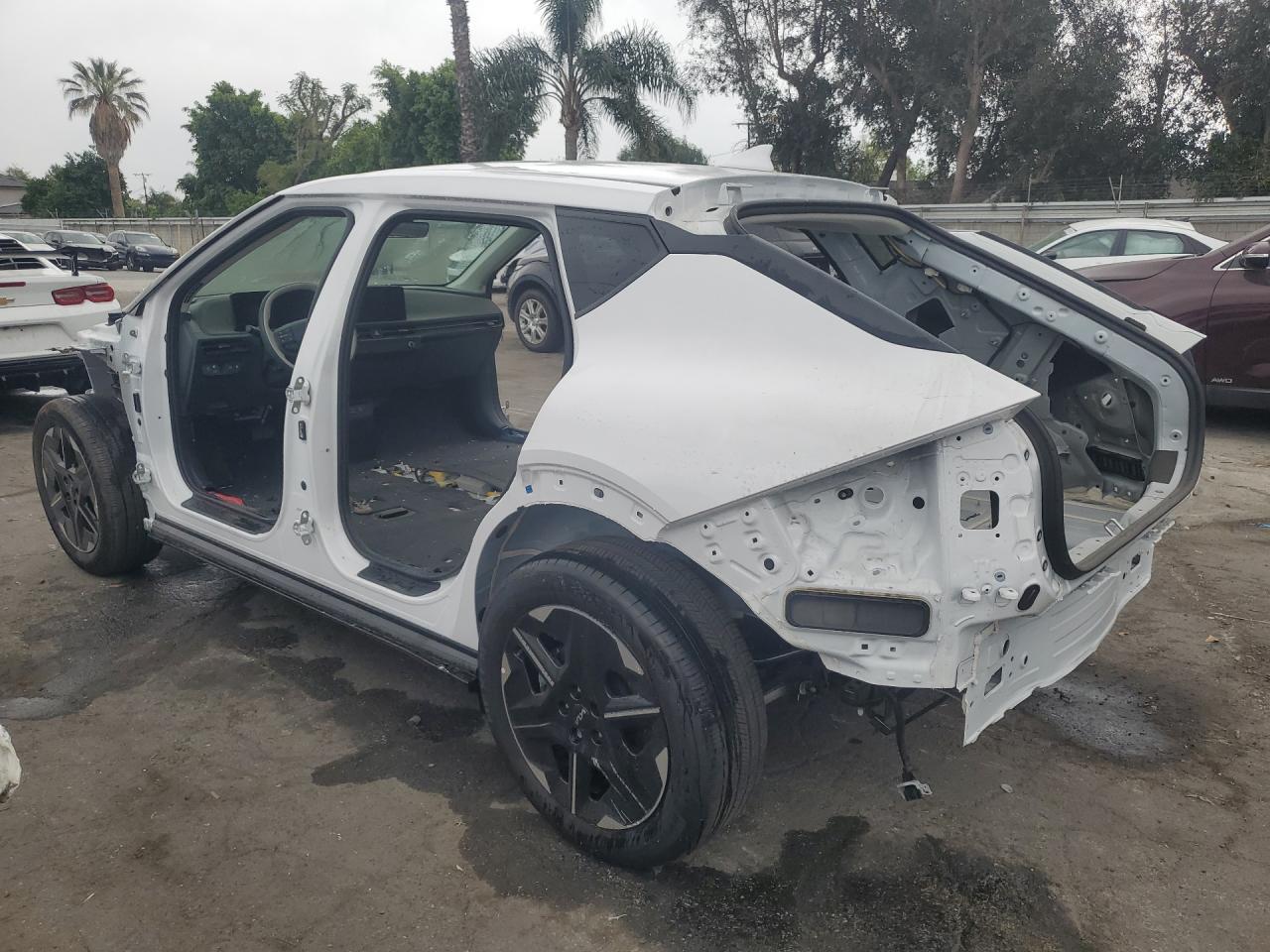 2025 Kia Ev6 Wind White vin: 5XYC34JA9SG013247 Damage: Left Qtr Flare, Missing, Replacement Required