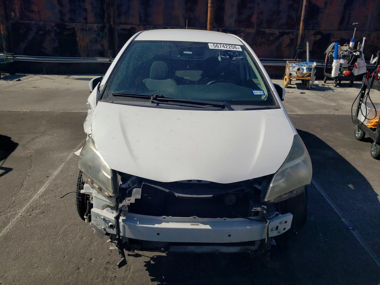 2015 Toyota Yaris 5-door L White vin: VNKKTUD38FA017912