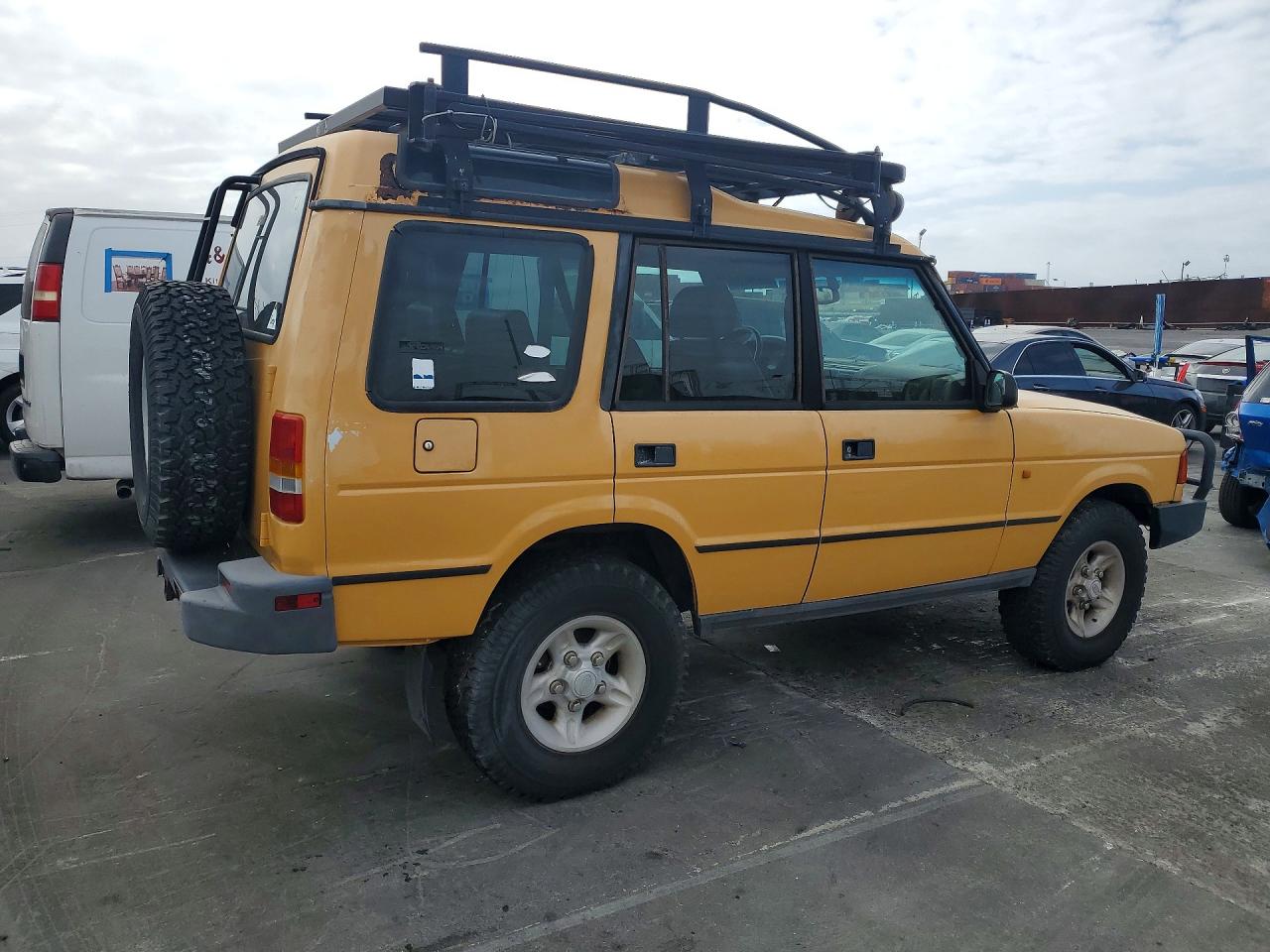 1998 Land Rover Discovery Yellow vin: SALJY1240WA759522