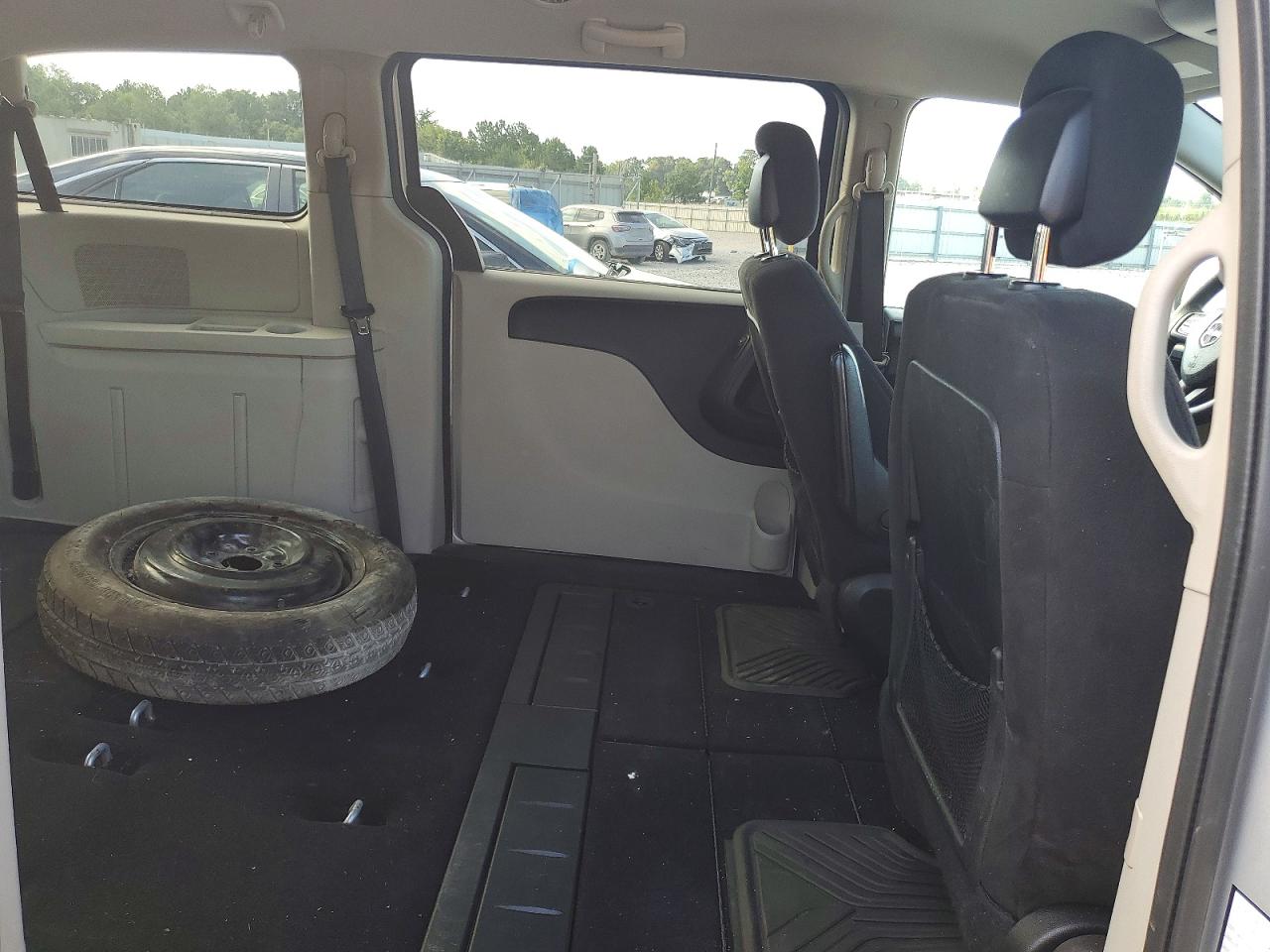 2011 Dodge Grand Caravan Mainstreet Silver vin: 2D4RN3DG6BR728645