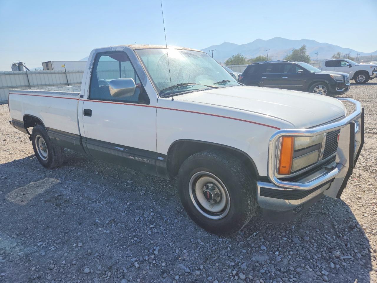 1990 Gmc Sierra C2500 White vin: 1GTFC24KXLZ512874