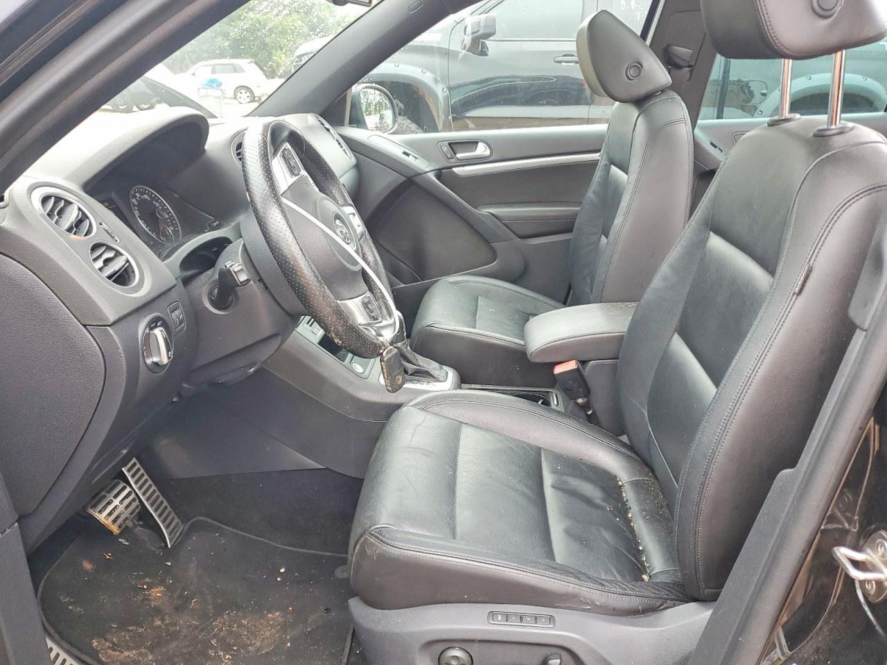 2015 Volkswagen Tiguan S Черный vin: WVGBV7AX0FW507349