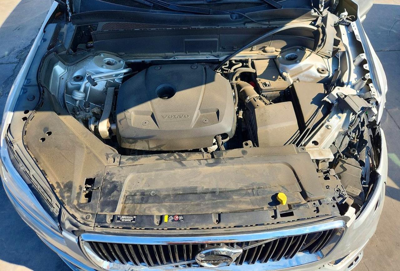 2018 Volvo Xc90 T5 Серебряный vin: YV4102XK0J1196876