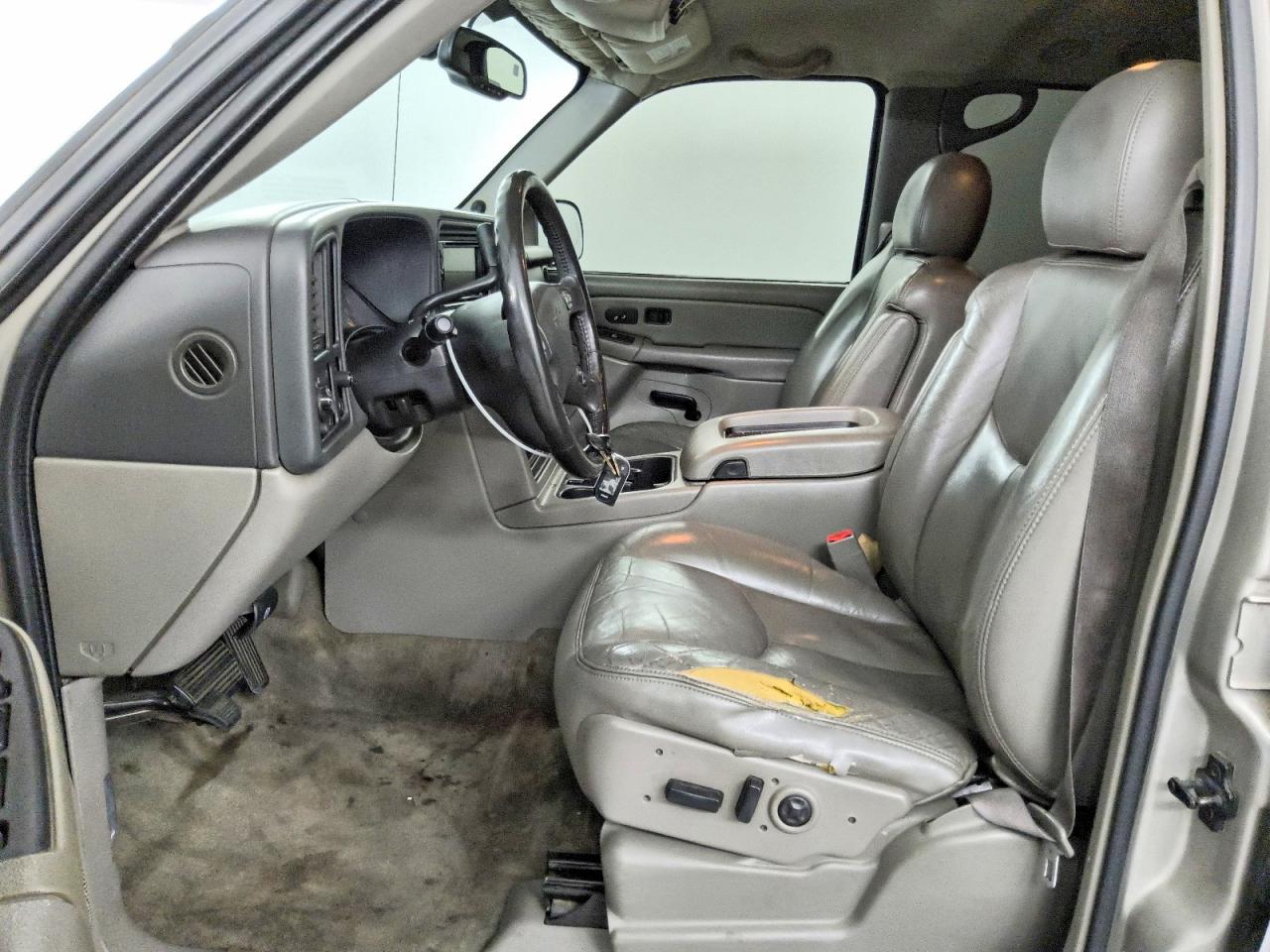 2004 Chevrolet Tahoe C1500 Tan vin: 1GNEC13T54R174096