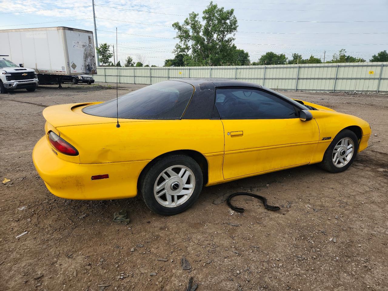 1994 Chevrolet Camaro Z28 Yellow vin: 2G1FP22P5R2148371